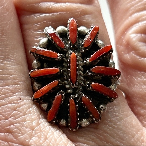 Vintage Southwestern Red Coral Needlepoint Cluster Sterling Silver Ring - Picture 6 of 11